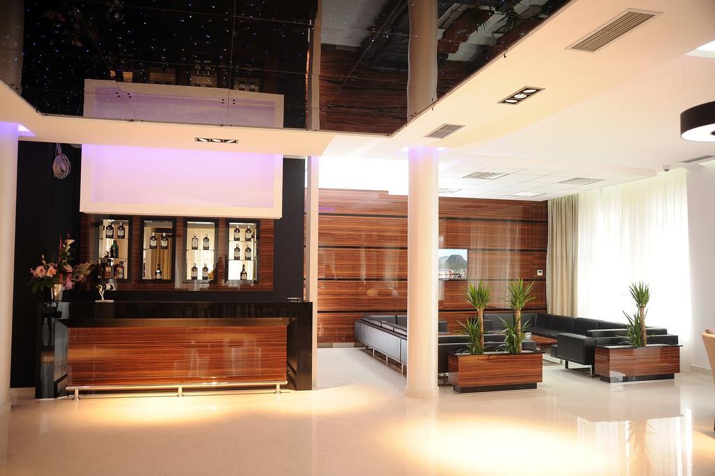 Garni Uni Elita Lux Hotel Nisz Zewnętrze zdjęcie
