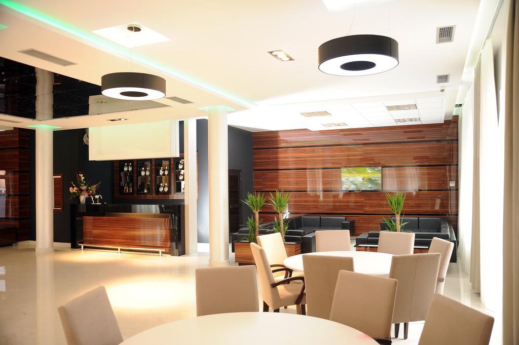 Garni Uni Elita Lux Hotel Nisz Zewnętrze zdjęcie