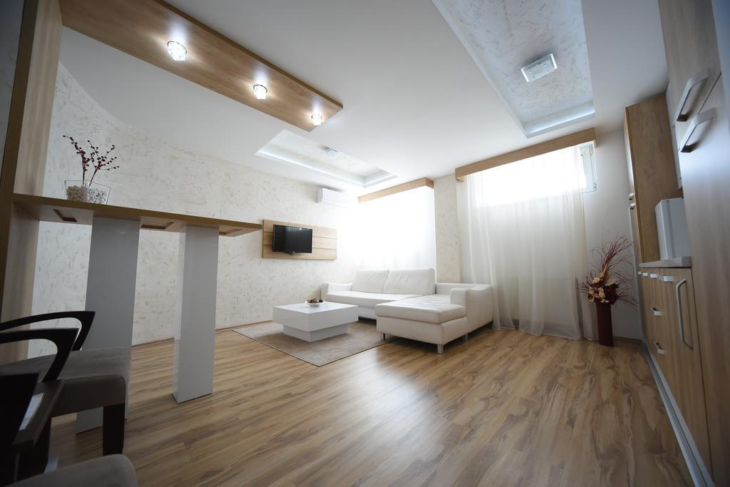 Garni Uni Elita Lux Hotel Nisz Zewnętrze zdjęcie
